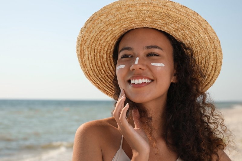 Unveiling Hybrid SPF: Your Ultimate Guide to Next-Gen Sun Protection - skinChemists